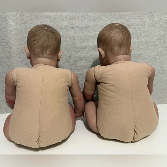 20โ Realistic Baby Twins - Silicone and cloth - Picture 4 of 16